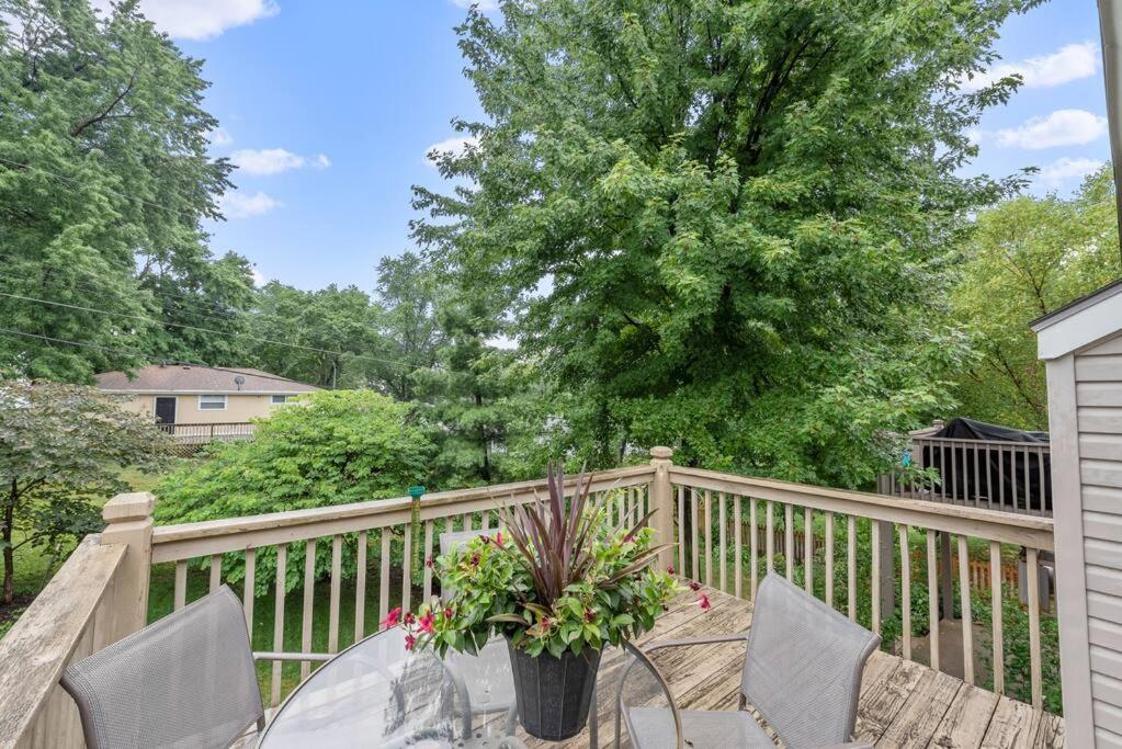 Beautiful Townhome, 11 Minutes To Downtown, Kcmo. Kansas City Exterior foto