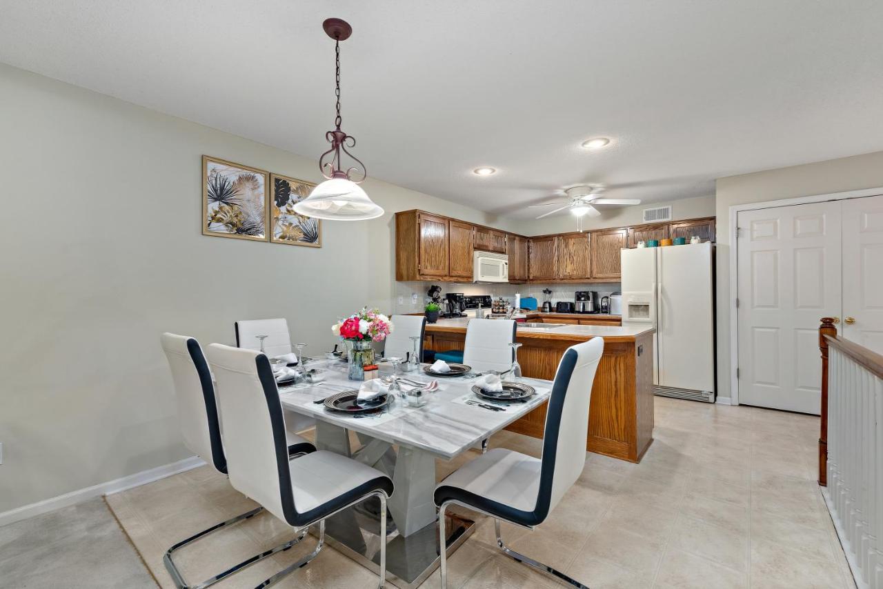 Beautiful Townhome, 11 Minutes To Downtown, Kcmo. Kansas City Exterior foto