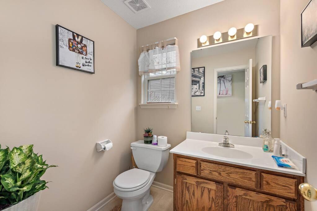 Beautiful Townhome, 11 Minutes To Downtown, Kcmo. Kansas City Exterior foto