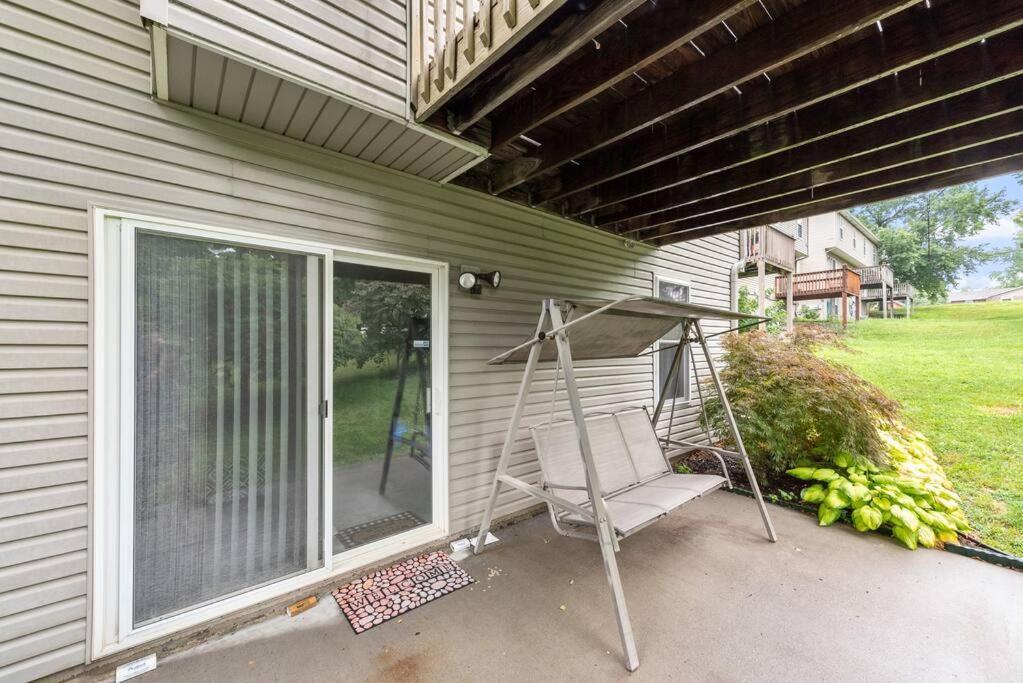 Beautiful Townhome, 11 Minutes To Downtown, Kcmo. Kansas City Exterior foto