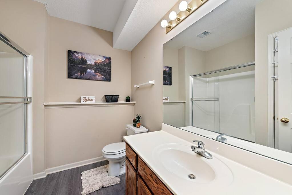 Beautiful Townhome, 11 Minutes To Downtown, Kcmo. Kansas City Exterior foto